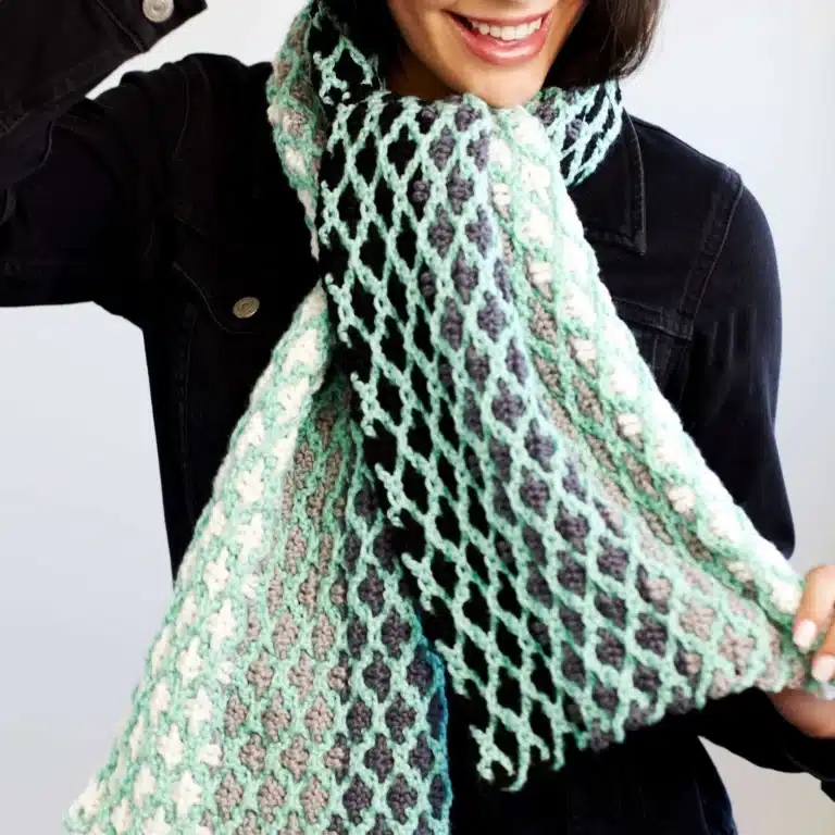 Chic scarf pattern featuring stylish designs for fashionable accessorizing.